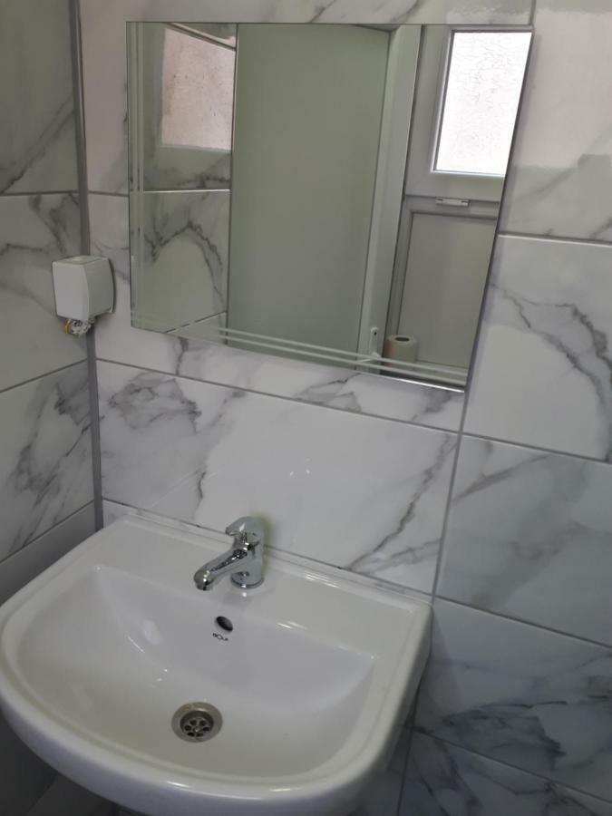 Edelweiss Hostel Штип Екстер'єр фото