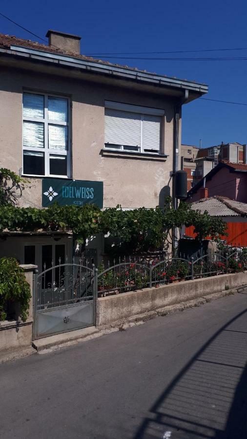 Edelweiss Hostel Штип Екстер'єр фото